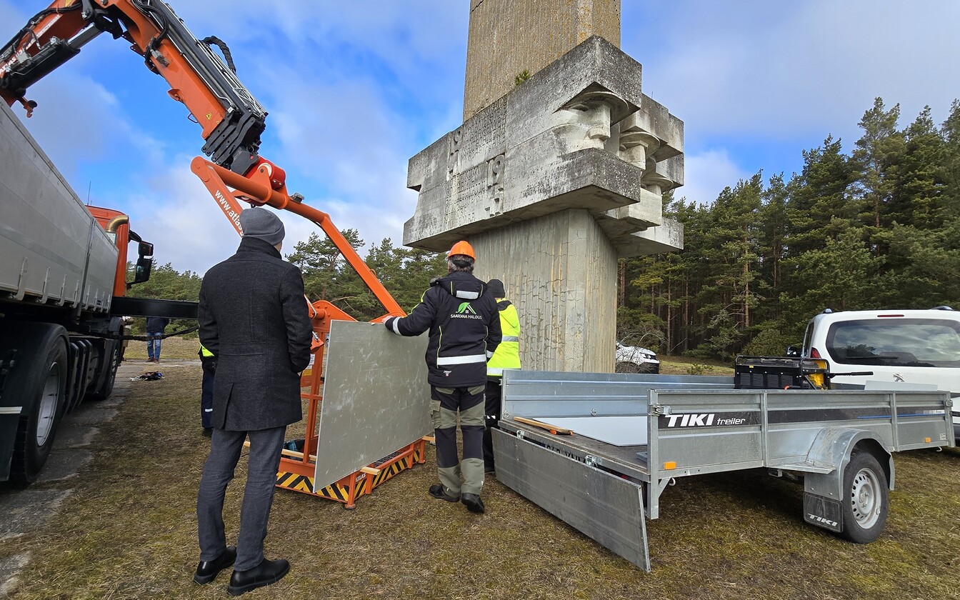 Saaremaa municipality covered the Tehumardi pillar with red symbolic tiles – ERR